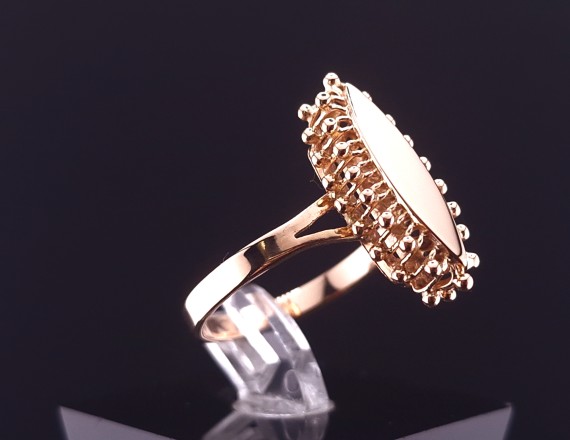 Gold ring 