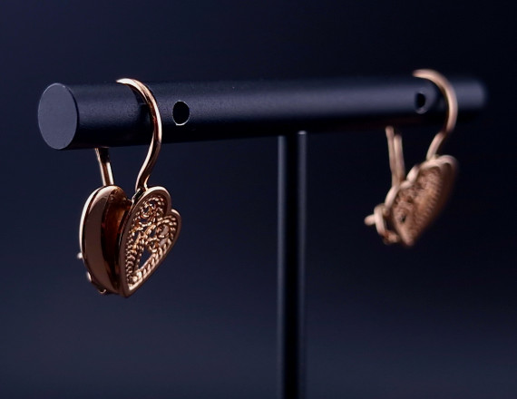 Gold earrings 