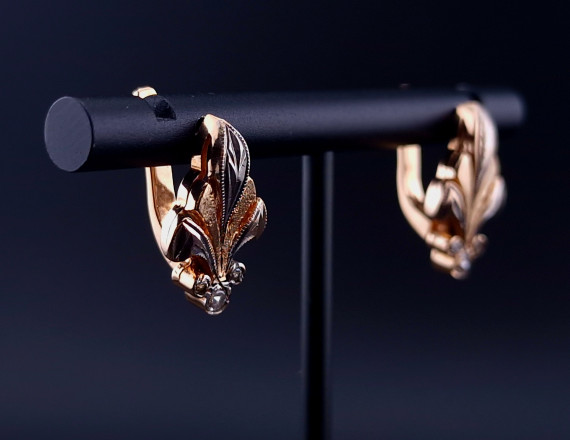 Gold earrings with zircons 
