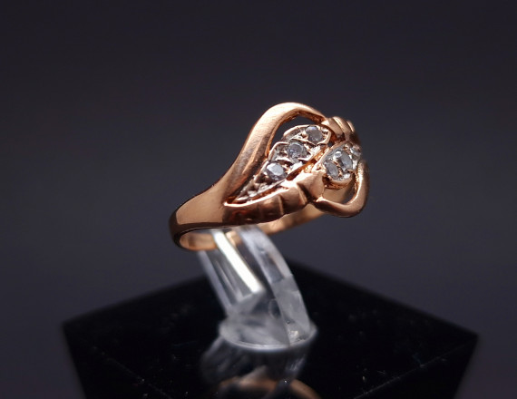 Gold ring with zircons