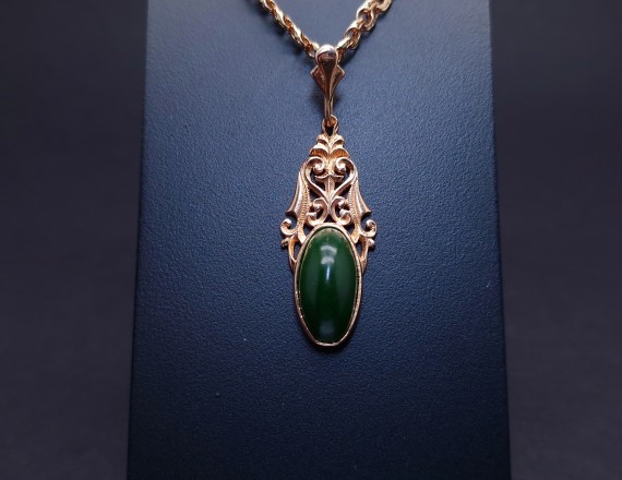 Vintage gold pendant with colored stone