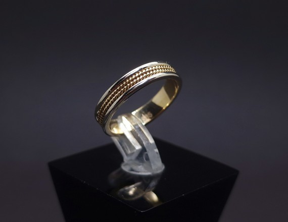 Gold wedding ring 