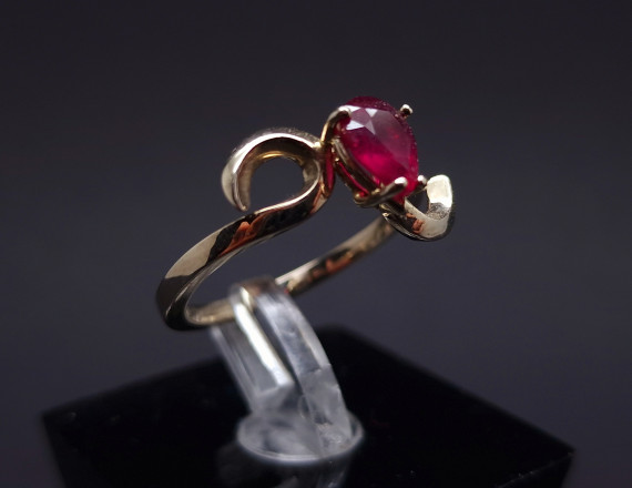 Gold ring with a garnet