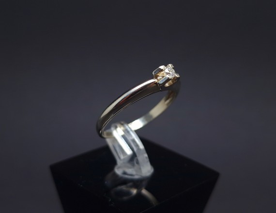 White gold ring with diamond