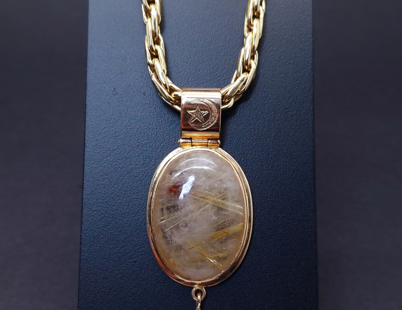 Gold pendant with colored stone