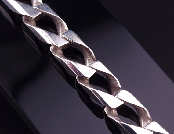 Gold bracelet 