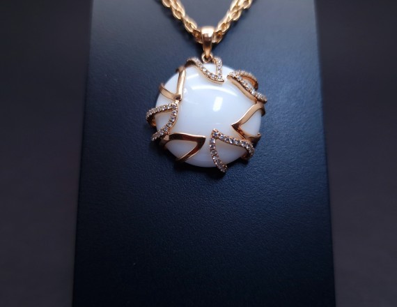 Gold pendant with diamonds and colored stone