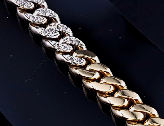 Gold bracelet with diamonds 
