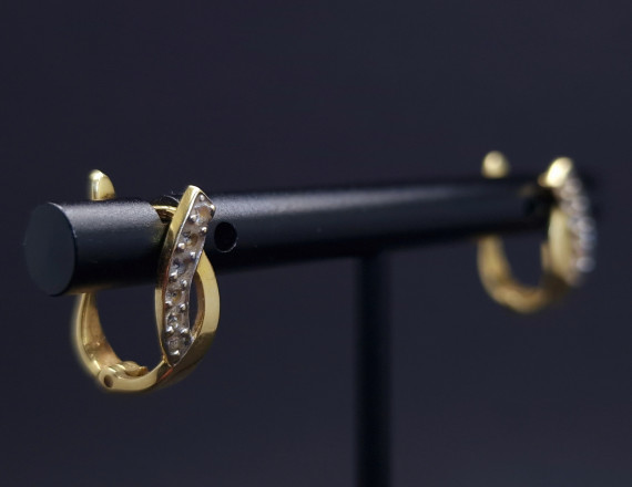 Gold earrings with zircons