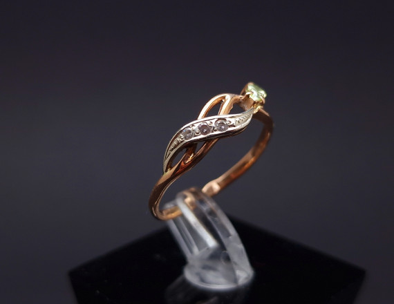 Gold ring 