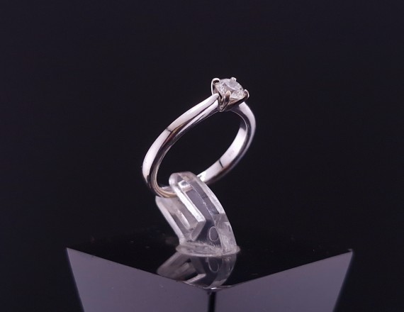 Kuldsõrmus teemantiga  0.31ct H/SI