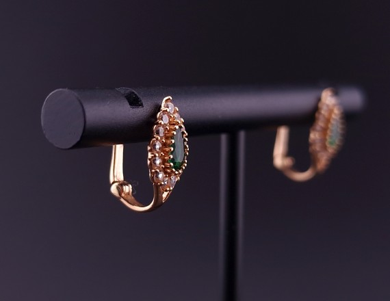 Gold earrings with colored stones