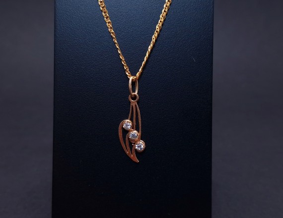 Gold pendant with zircons