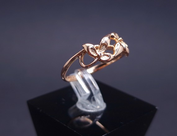 Vintage gold ring 