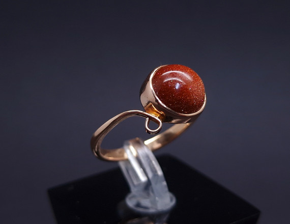 Gold ring with colored stone