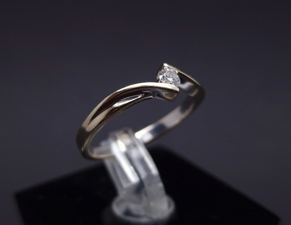 White gold ring with diamond