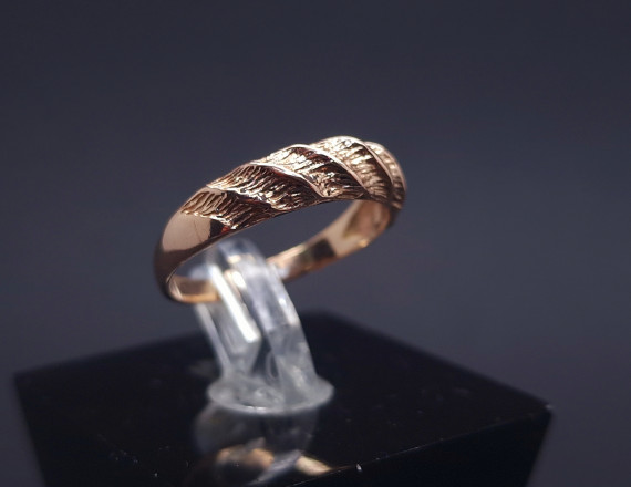 Gold ring 