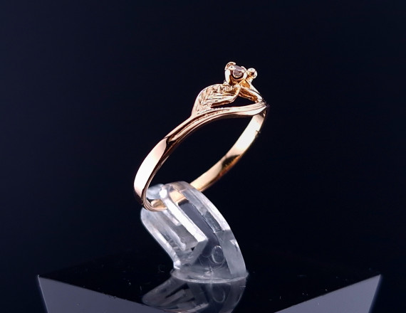 Gold ring with zircon