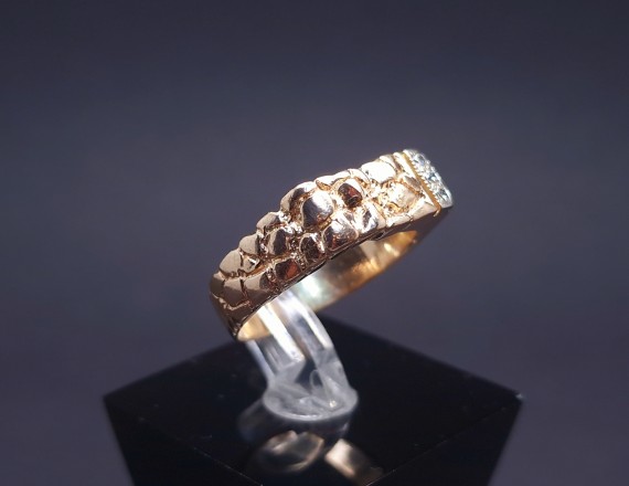 Men's gold ring with diamonds