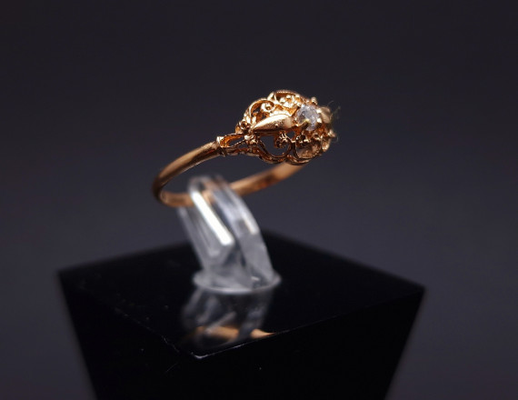 Gold ring with zircon