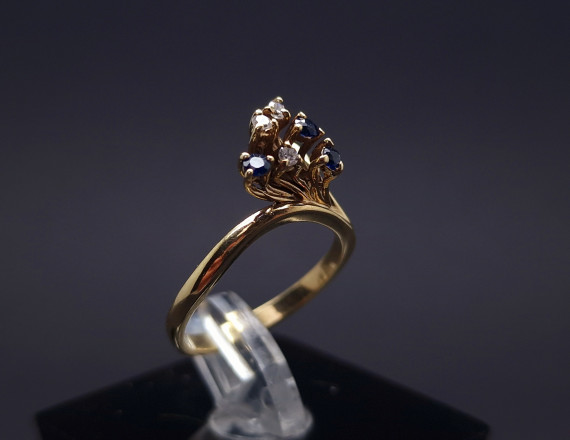 Gold ring with diamonds with sapphires