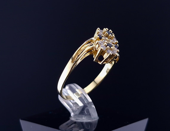 Gold ring with colored stones