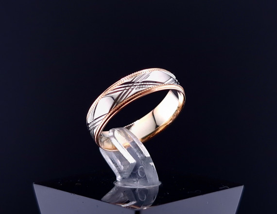 Gold wedding ring 