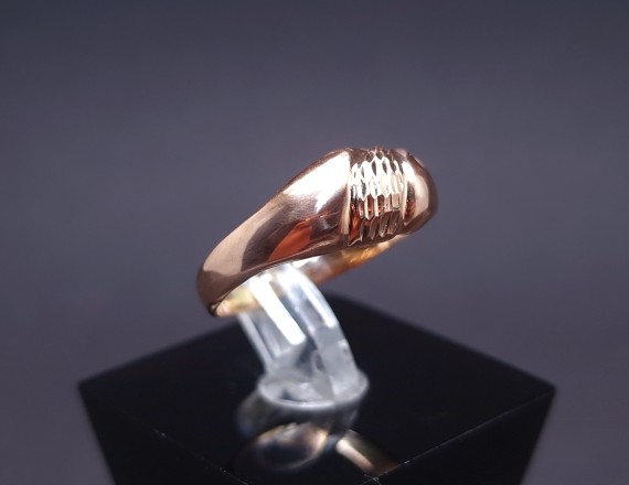 Gold ring 