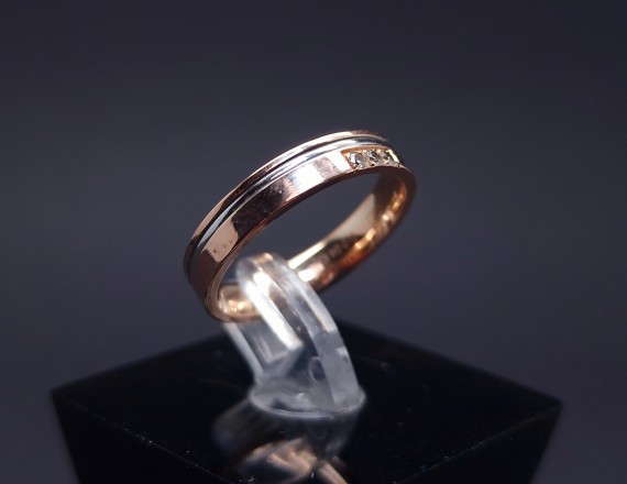 Gold wedding ring with diamonds