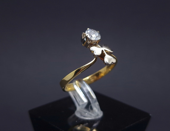 Gold ring with diamond