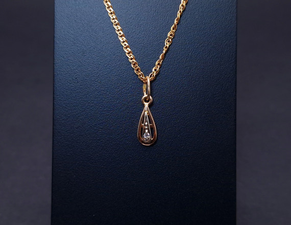 Gold pendant with zircon