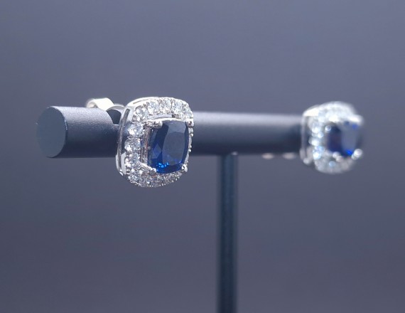 Earrings in platinum/gold with sapphires and diamonds