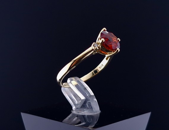 Gold ring with colored stones
