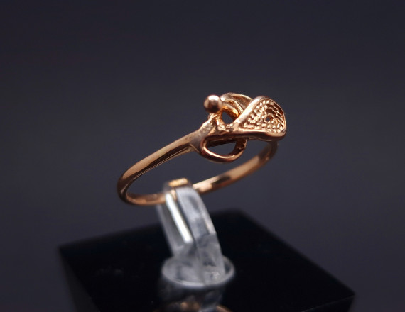 Gold ring 