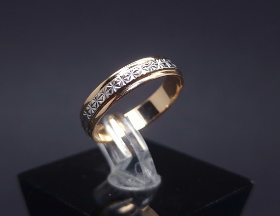 Gold wedding ring 