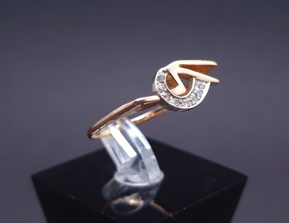 Gold ring with zircons