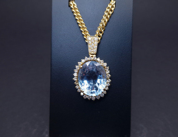 Gold pendant with diamonds and colored stone