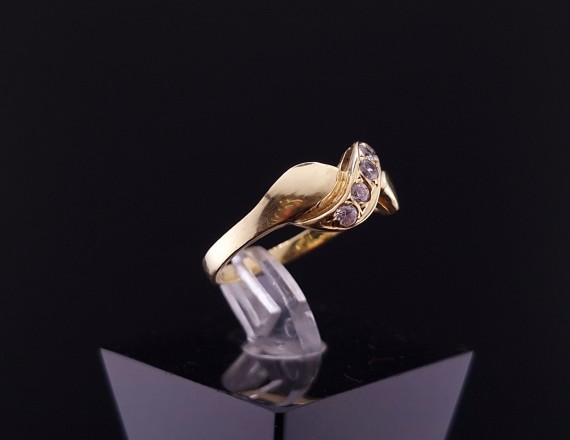 Gold ring with zircons