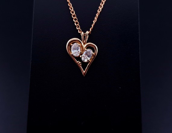 Gold pendant with zircons