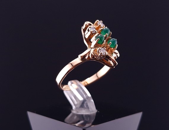 Gold ring with fianites and chrysoprases (NEW)