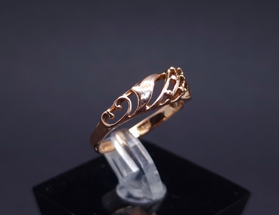 Gold ring 