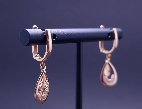 Gold earrings with zircons 