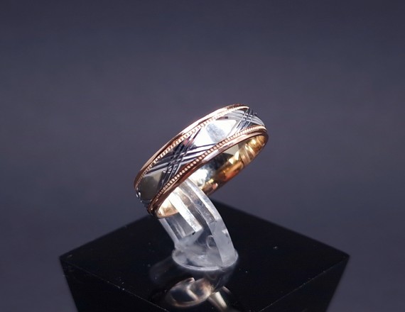 Gold wedding ring 