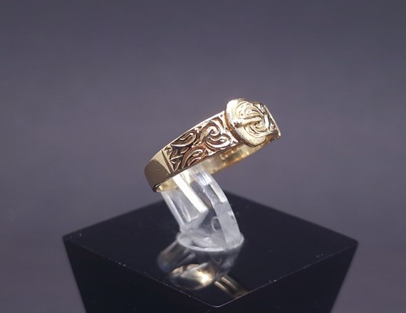 Vintage gold ring 