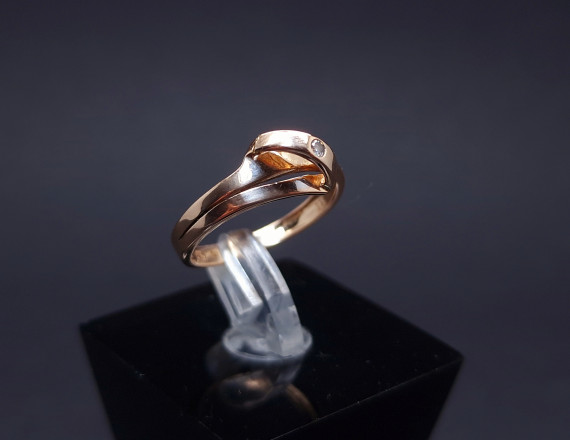 Gold ring with zircon