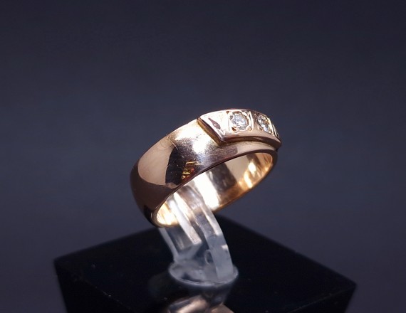 Gold wedding ring with diamonds