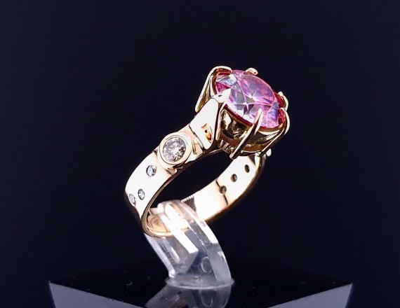 Gold ring with diamonds and moissanite
