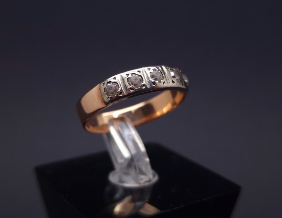 Vintage gold ring with zircons