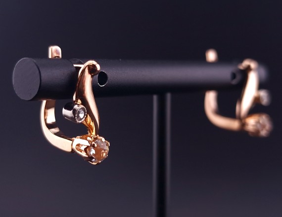 Gold earrings with zircons 