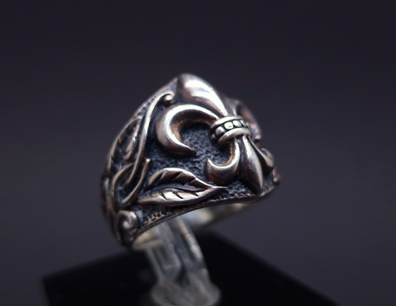 Silver ring 